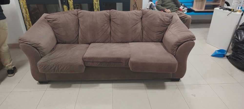 Canapea maro, confortabilă – 300 lei