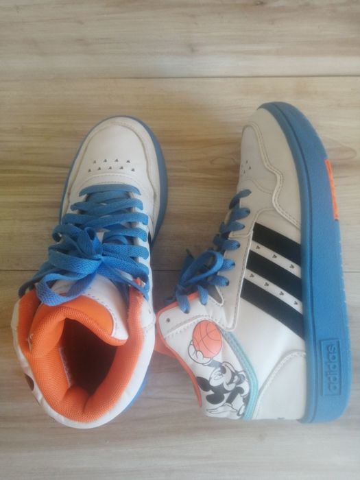 ,, Adidas,, Високи спортни маратонки, употребявани. .