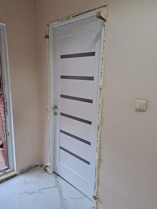 Montaj uși de curte exterior, metalice uși interior  vânzări uși