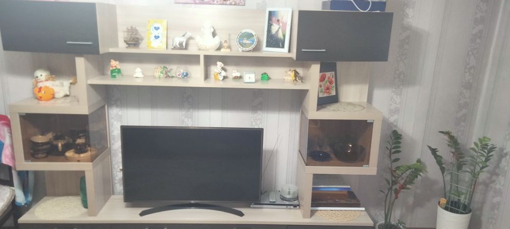 НЕДОРОГО продается горка для гостиной