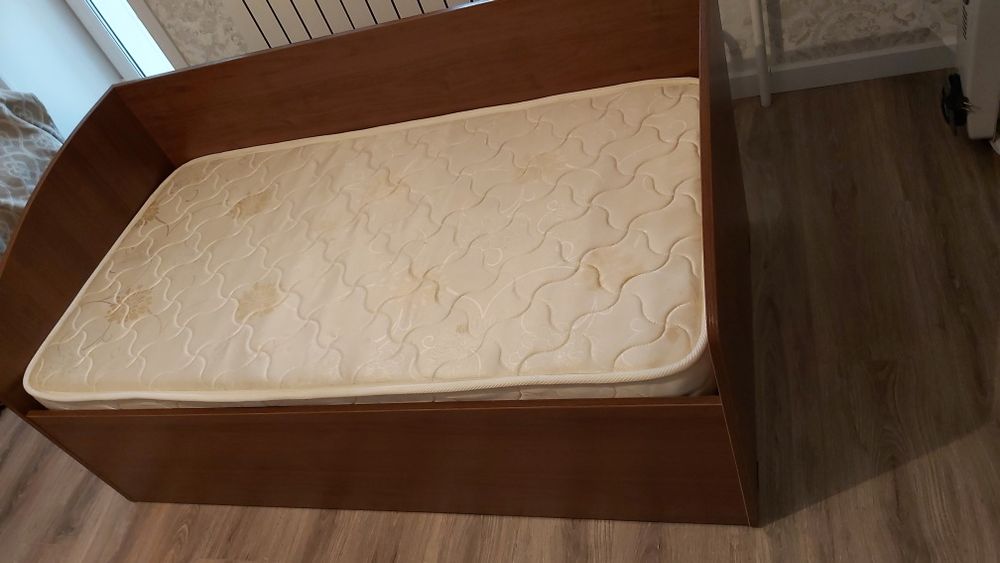 Кровать детская с матрасом