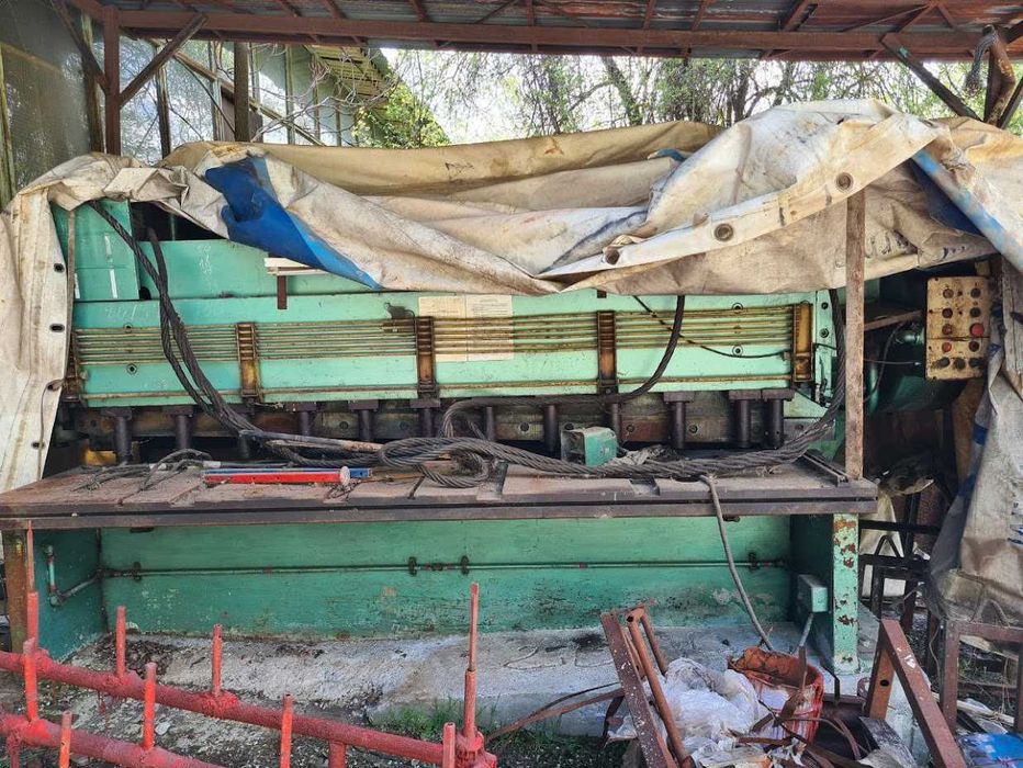 Продава се Промишлена сграда в с. Брезе, Област София-област - 12000 кв.м за 49 €/кв.м - Снимка #6