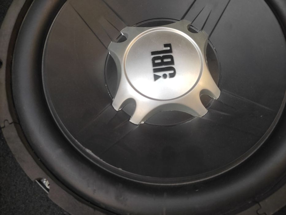 Динамик JBL сотилади. Янгидай жуда Кам ишлаган. Коробсиз.