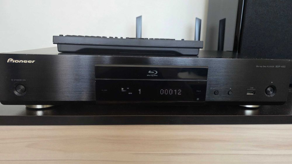 Продавам универсален плейър Pioneer BDP-450