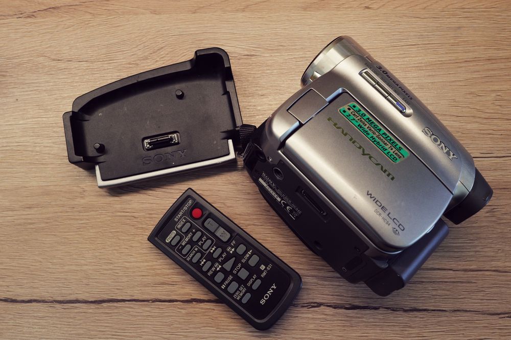 Camera video Sony DCR-H94 Zeiss Night Vision miniDV dock Handycam  CCD