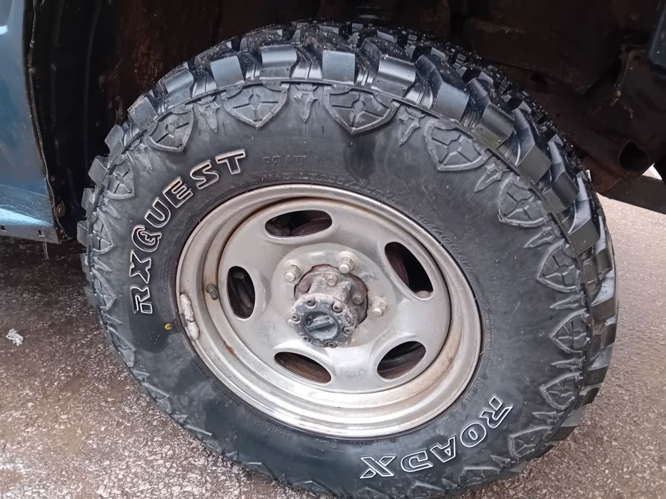 Продава се гуми за джип