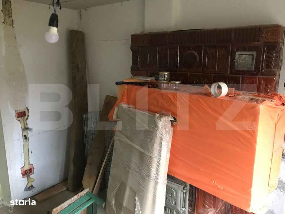 Casa batraneasca,partial renovata,loc. Meresti,3400mp teren