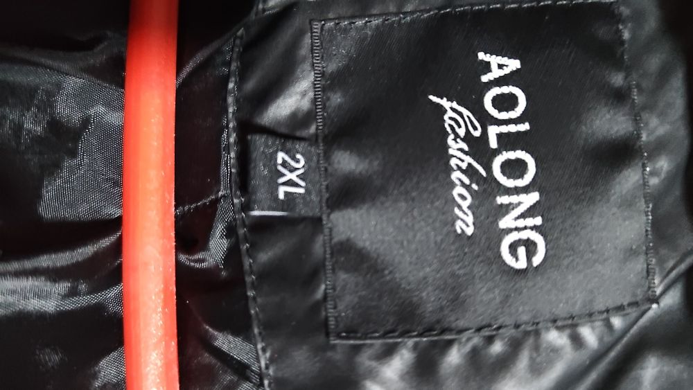 Vând geaca de calitate