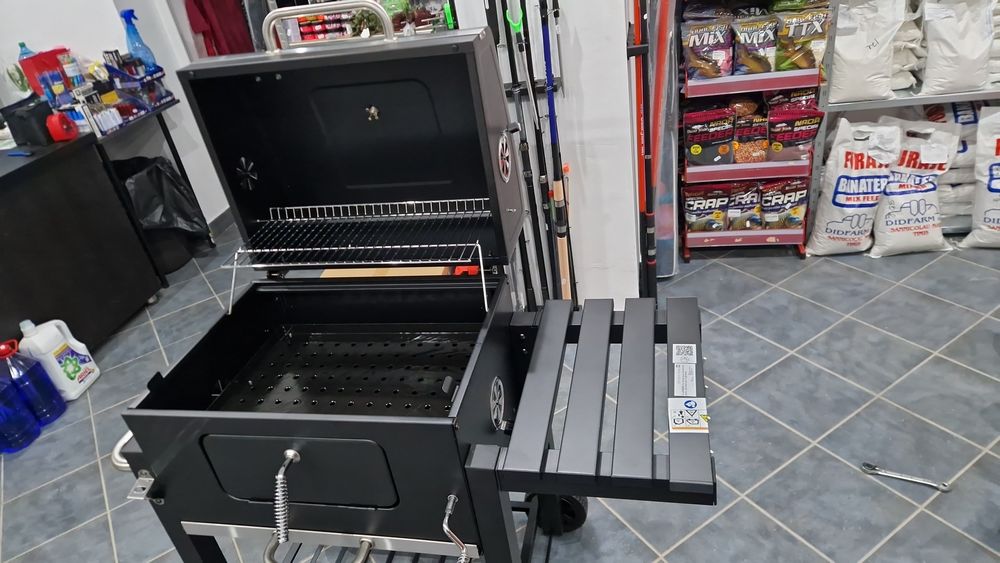 Gratar BBQ pe cărbune tip carucior