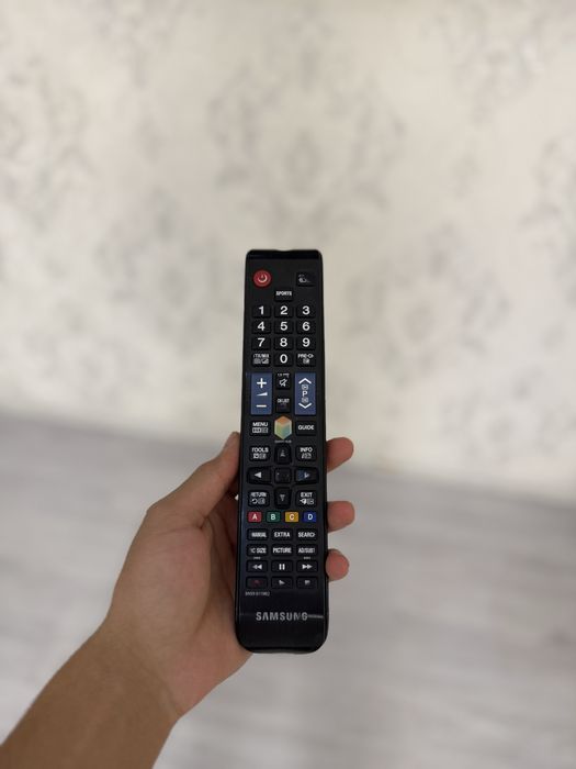 Продается телевизор Samsung 65 дьюм