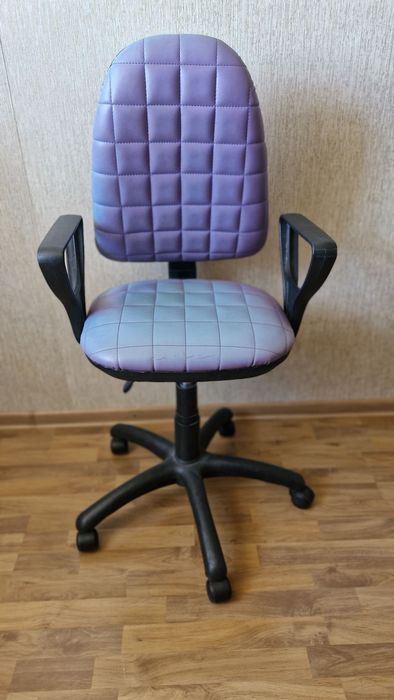 Продам стул офисный