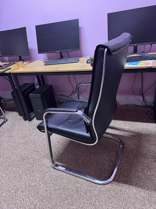 Ofis uchun kreslo sotiladi