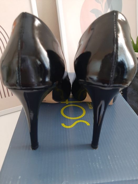 Елегантни черни обувки номер 36