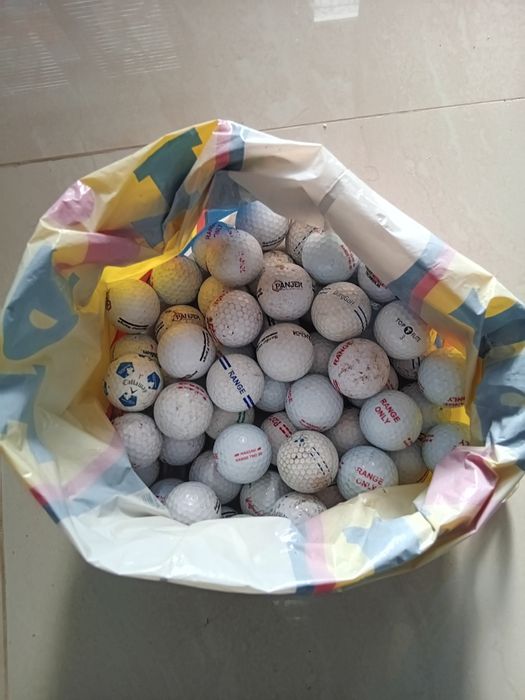 Vând mingi de golf  4 lei bucata