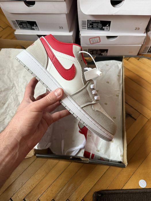 Jordan 1 Low Smoke Grey Red marimea 41 si 42