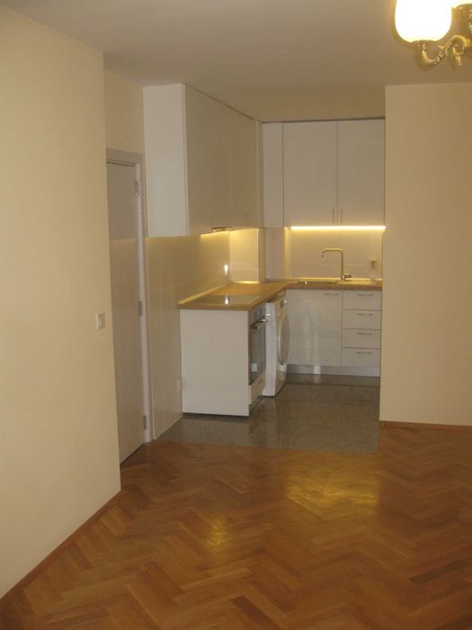 Дава се под наем Двустаен апартамент в София, Център - 69 кв.м за 548.25 € - Снимка #1