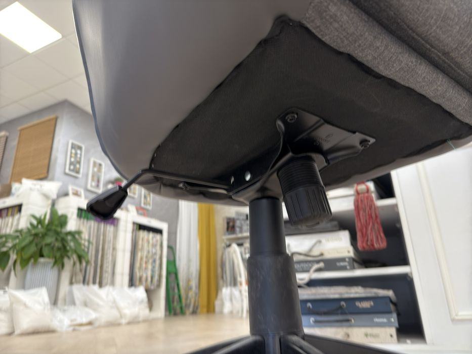 Две  офис кресла