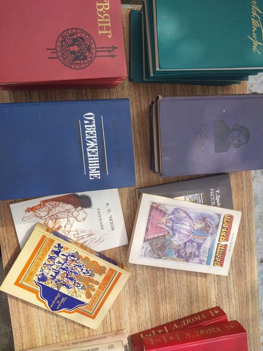 Продам книги сборниками ! Известные писатели!