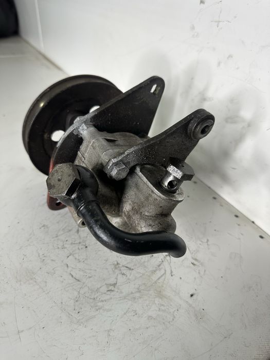 Насос гидроусилителя руля (ГУР) Audi 80 B4 2.3