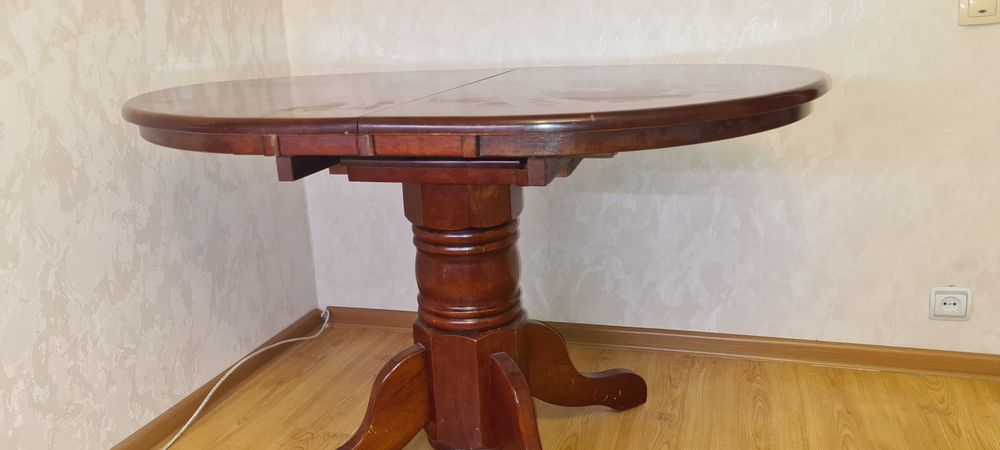 Стол деревянный                                              .