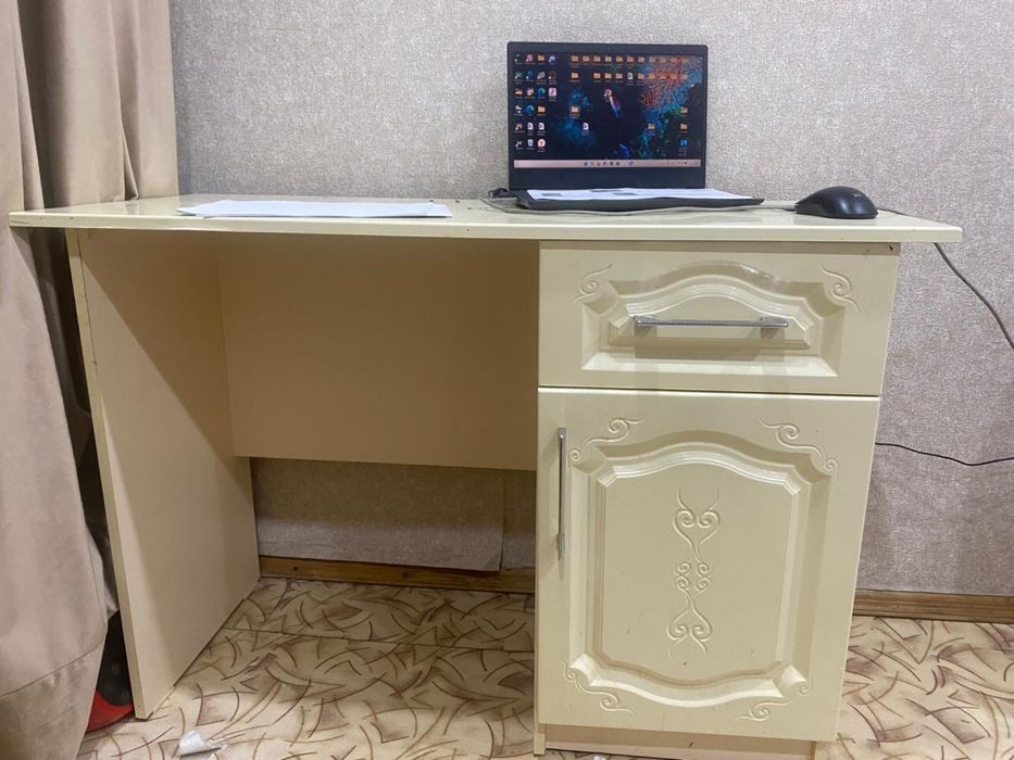 Продам компьютерный стол