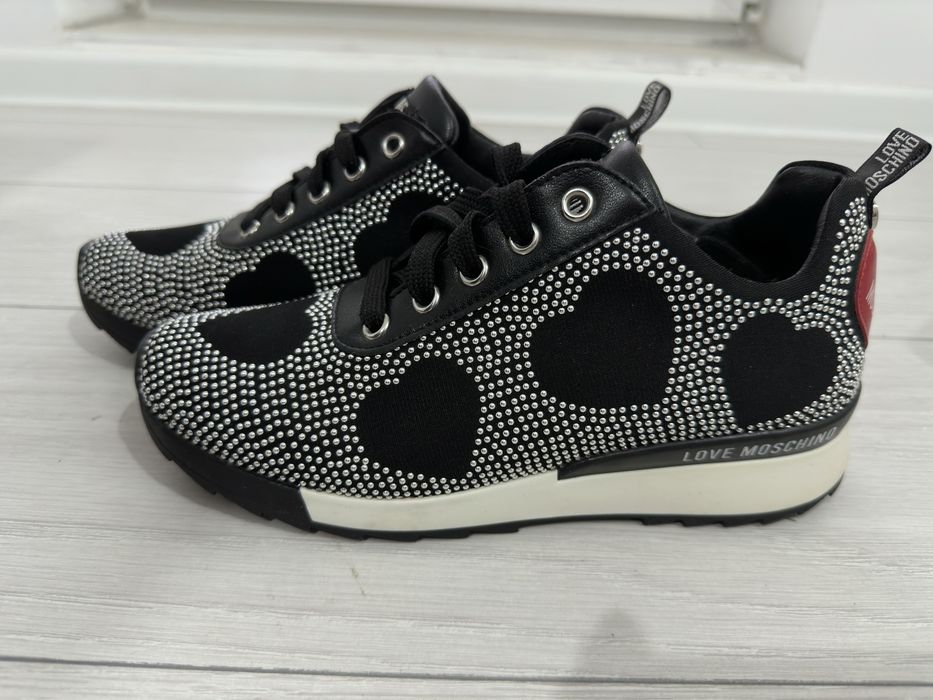 Sneakers Love Moschino