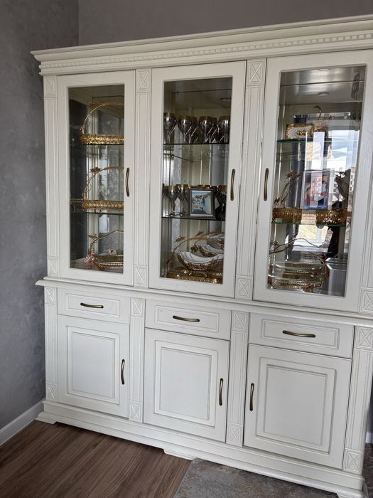 Продам сервант для гостинной