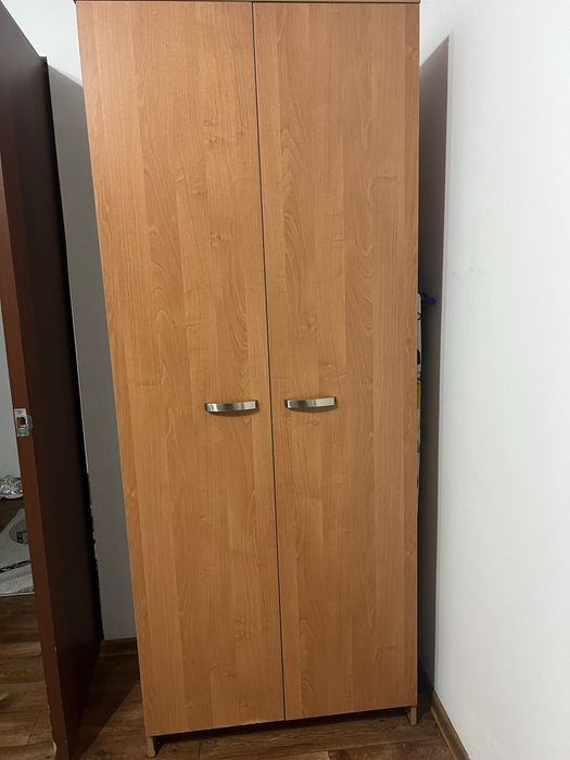 Продам шкаф двухдверный