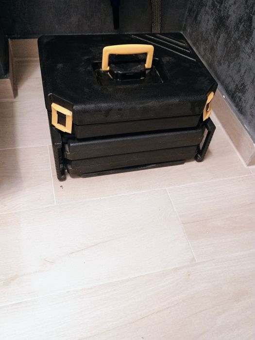 Cutie organizare accesorii,mai sunt 80 piese