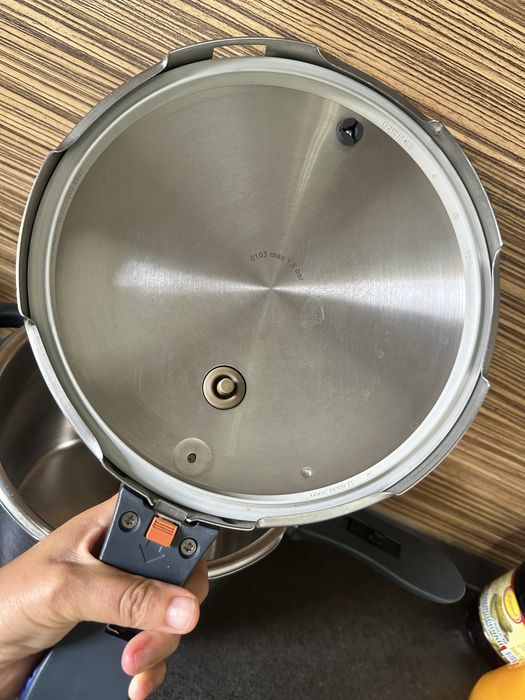 тенджера под налягане WMF perfect plus 6.5.