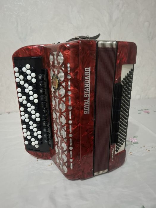Продаётся баян Рояль стандарт