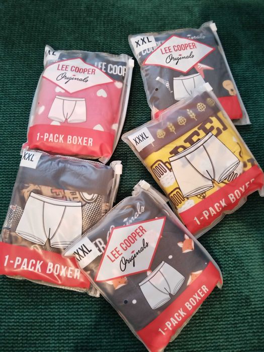 Нови чорапи в кен и мъжки боксерки