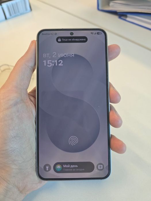 Продам смартфон самсунг S25