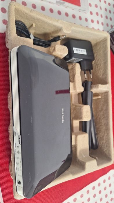 Router wireless D-Link DWR-921, GSM 4G/LTE, slot SIM