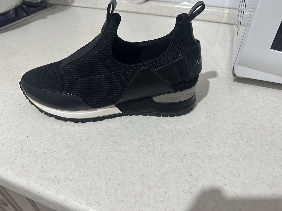 Женская обувь кроссовки