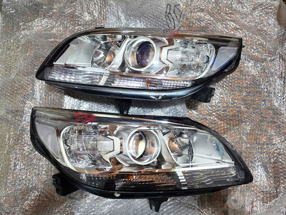 Продам оригинальные передние фары для Chevrolet Malibu 1