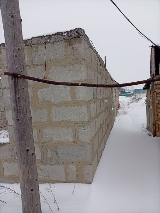 Продам участок с не достройным домом