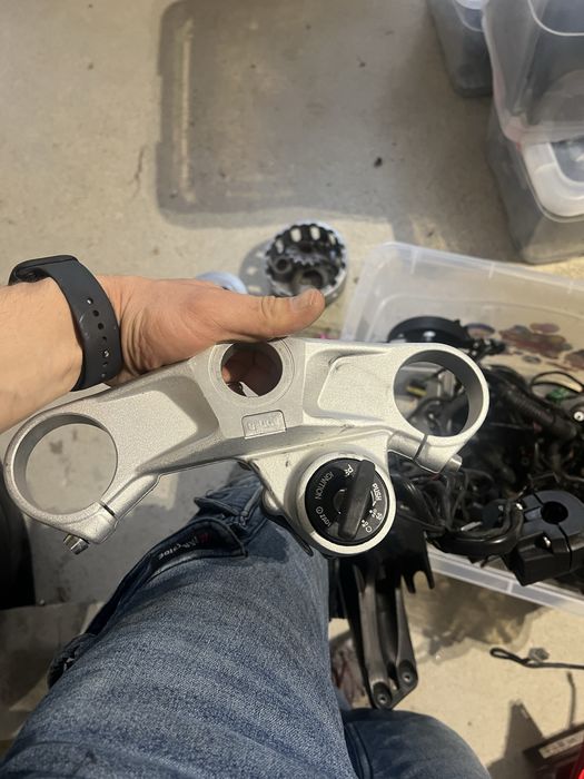 Aprilia rsv4 1000