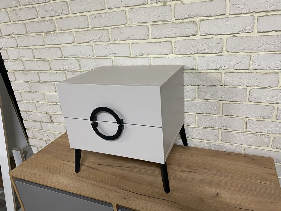 Тумбочка прикроватная