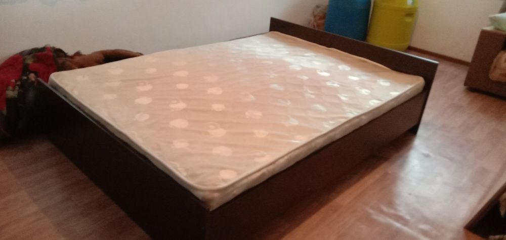 Двухспальная кровать