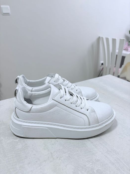 Естесвена кожа бели кецове 38