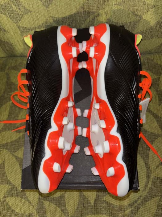 Нови футболни обувки Adidas Predator league  MG