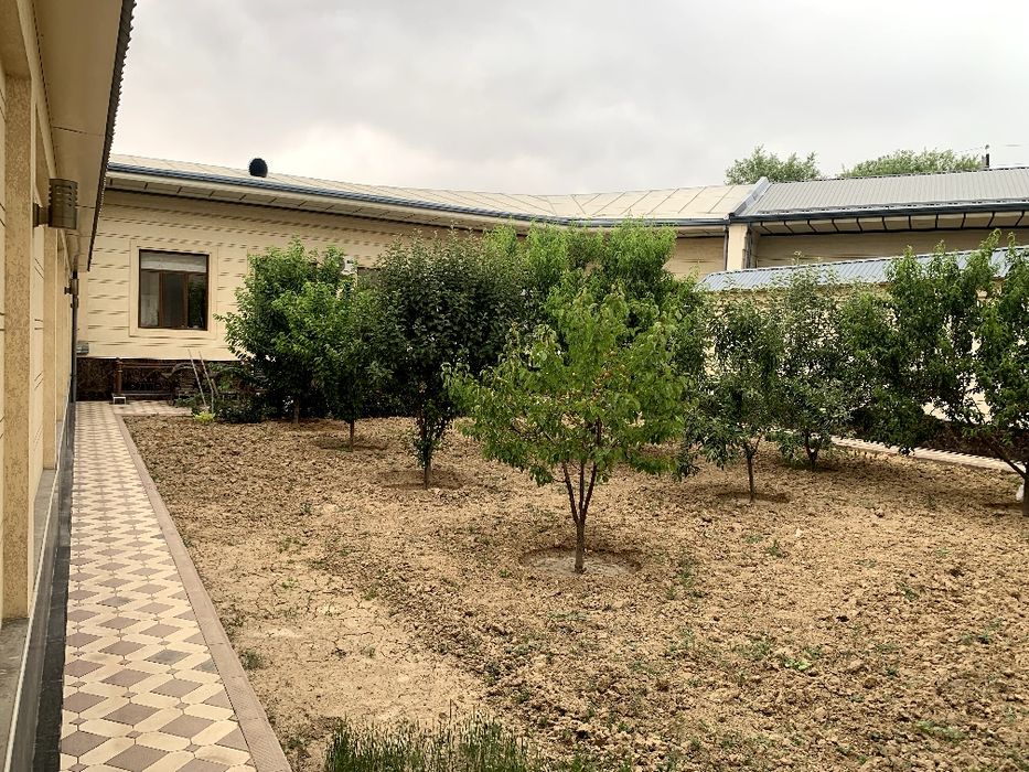 СОТИЛАДИ! КЕЛЕС МАРКАЗИДА, Хокимият ёнида, 6 сотих, евро ремонт 2022.