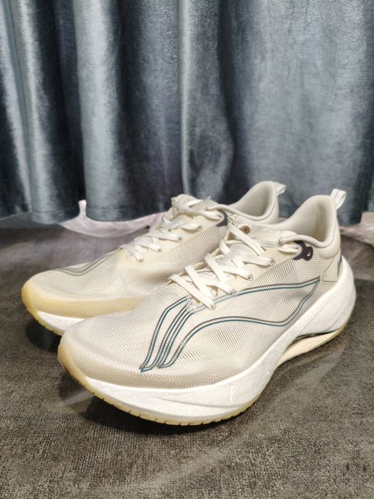 Продам оригинальные кроссовки Lining