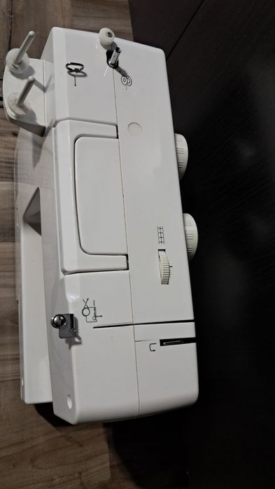 Mașină de cusut Veritas