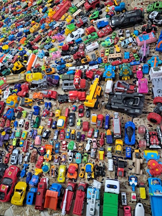 Машинки разные продам.