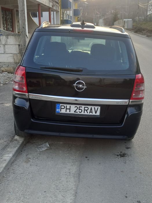 Vând Opel Zafira