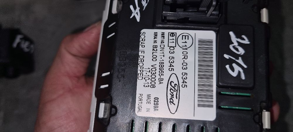 Radio cd,climatronic,ceasuri bord,display ford fiesta 2015