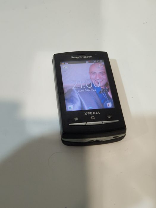 Super telefon Sony Xperia cu tastatura laterala.  Perfect funcțional