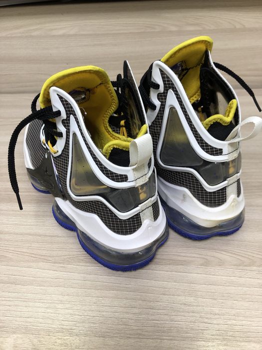 продается сникеры найк леброновские